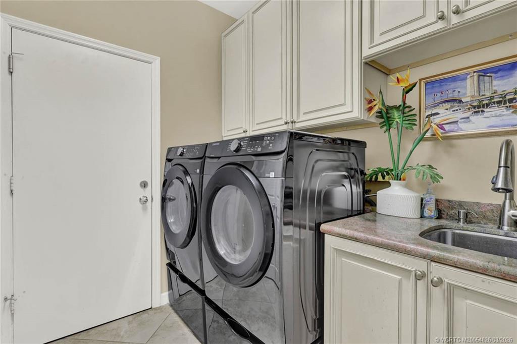 4084 SW Gleneagle Circle