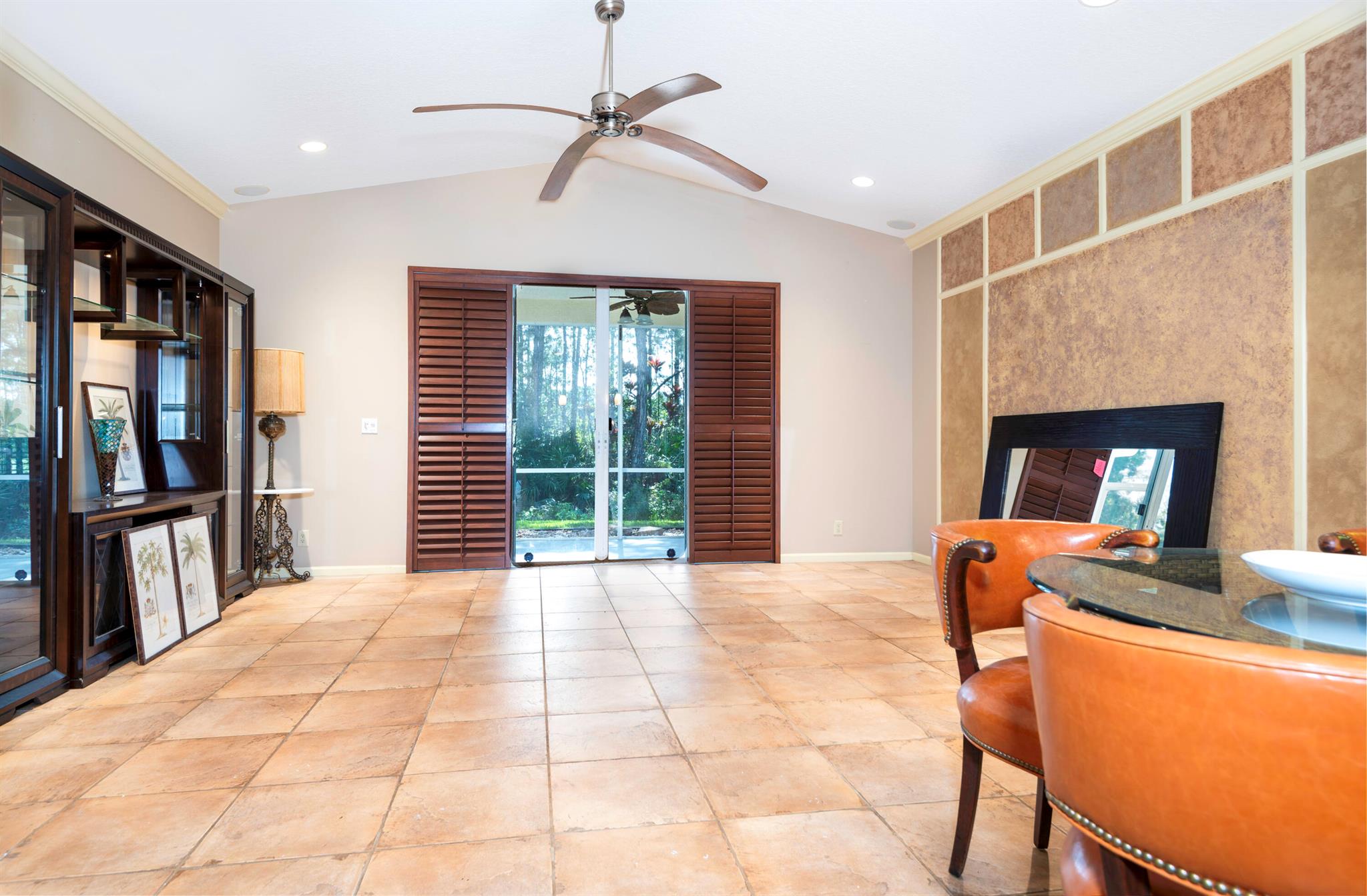 258 NW Red Cedar Street