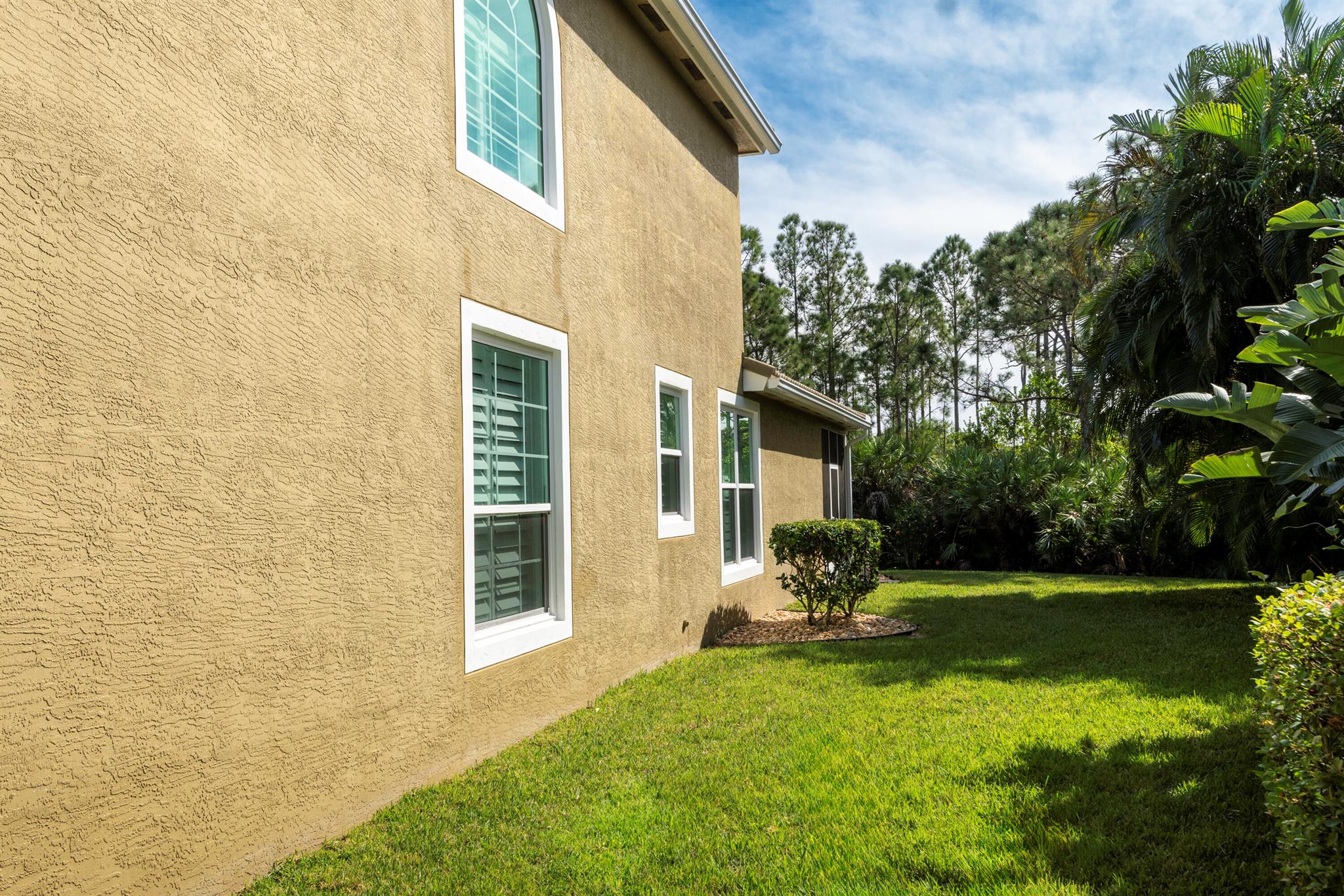 258 NW Red Cedar Street