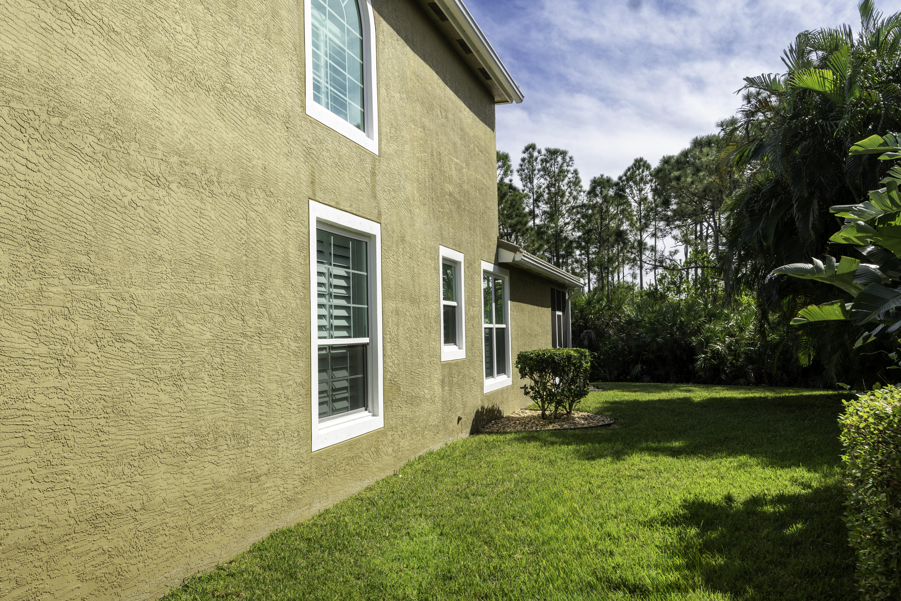 258 NW Red Cedar Street