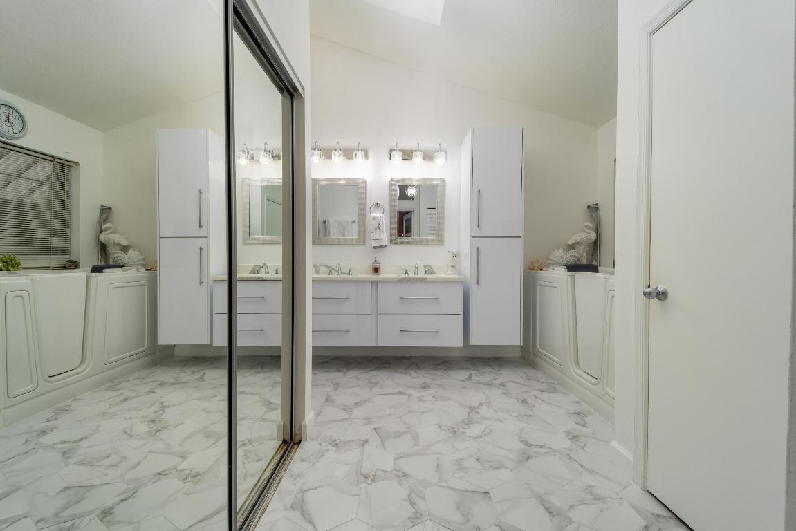 4104 SW Gleneagle Circle