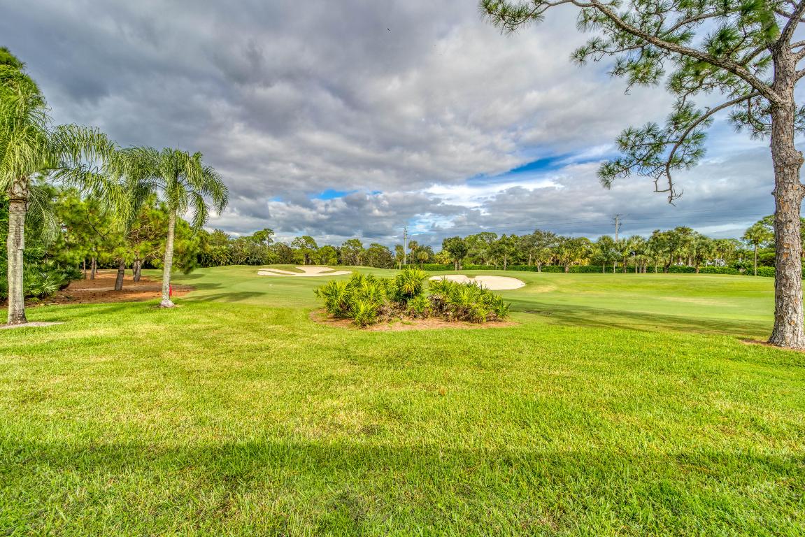 4104 SW Gleneagle Circle