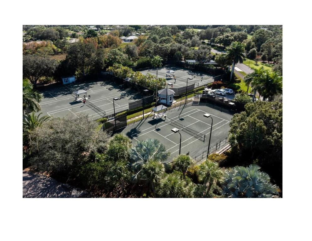 4104 SW Gleneagle Circle