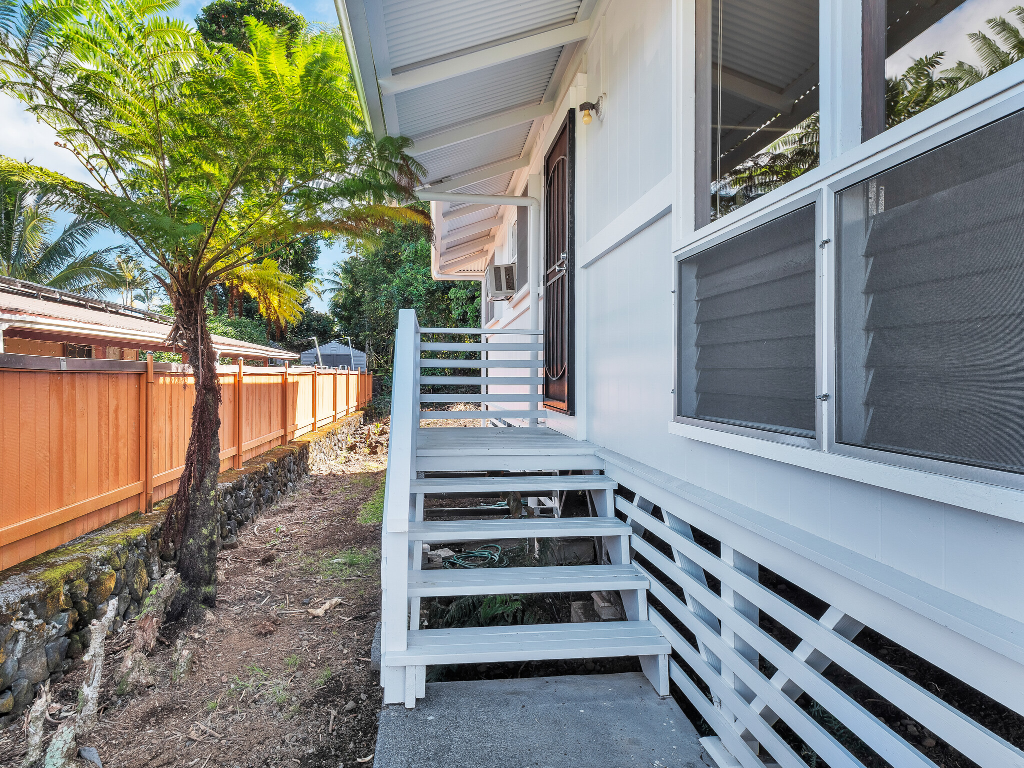 27 ULUWAI ST
