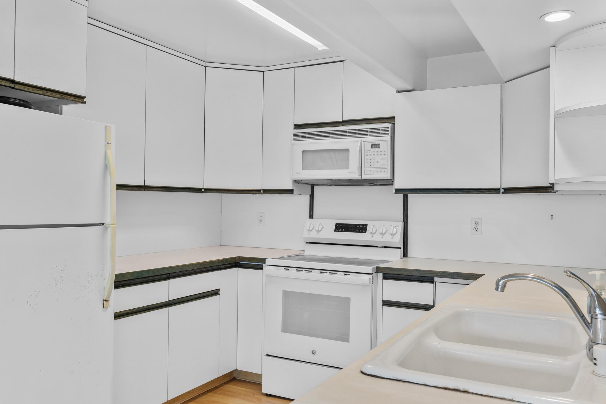 932 KUMUKOA ST C104