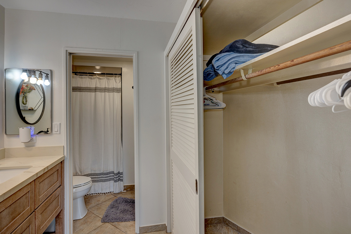 2405 KALANIANAOLE AVE 402