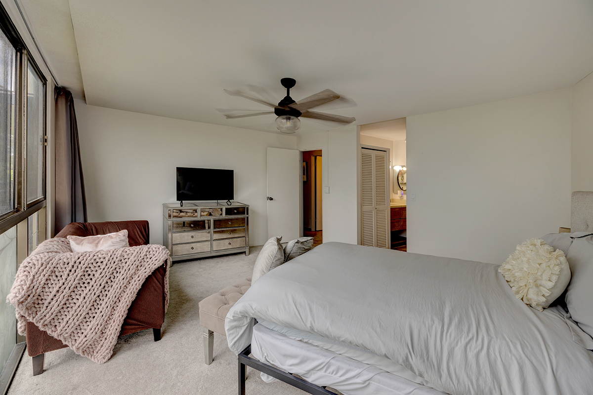 2405 KALANIANAOLE AVE 402