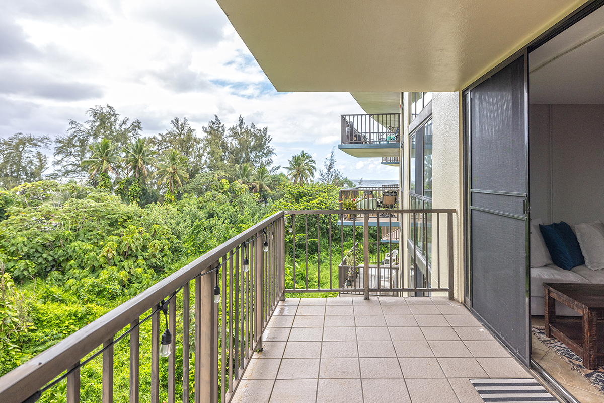 2405 KALANIANAOLE AVE 402