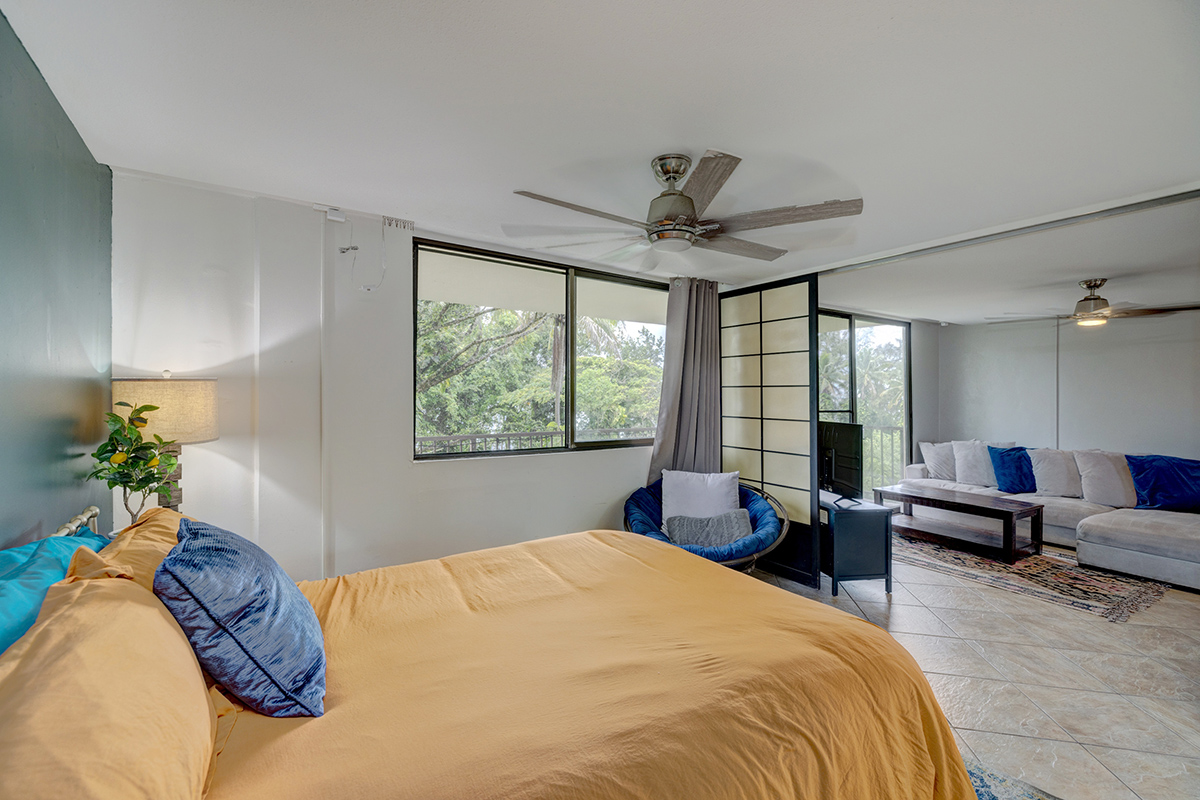 2405 KALANIANAOLE AVE 402