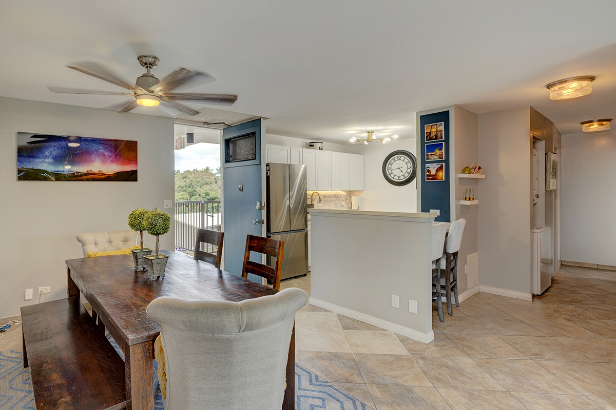 2405 KALANIANAOLE AVE 402