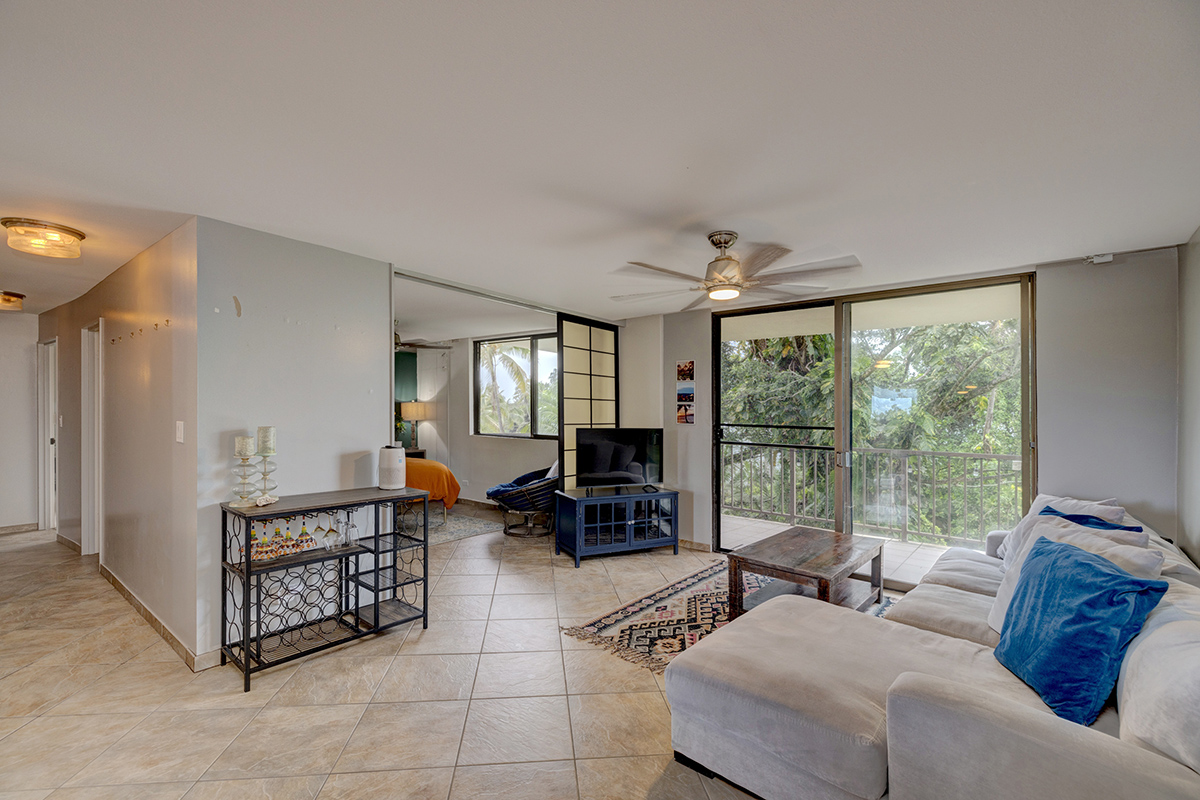 2405 KALANIANAOLE AVE 402