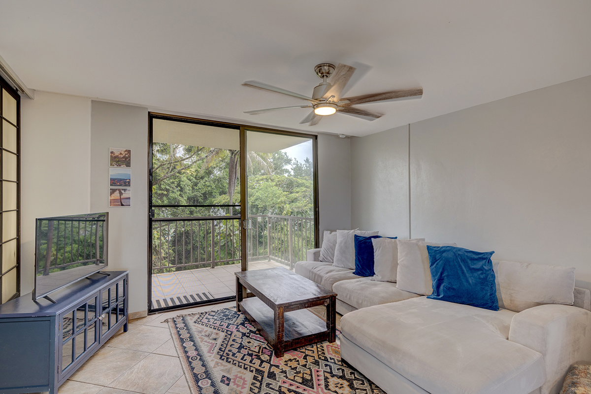 2405 KALANIANAOLE AVE 402