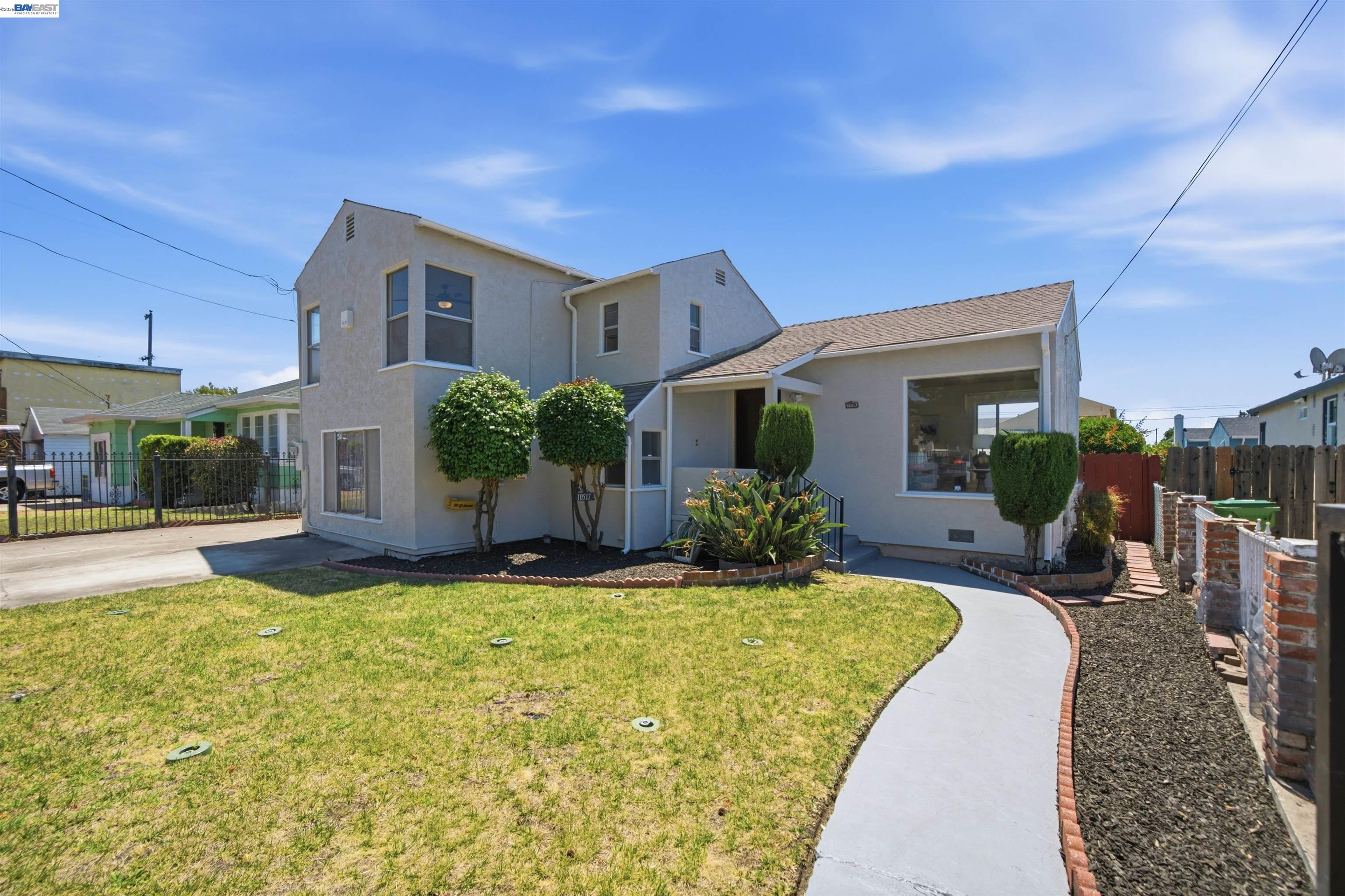 10517 Voltaire Ave
