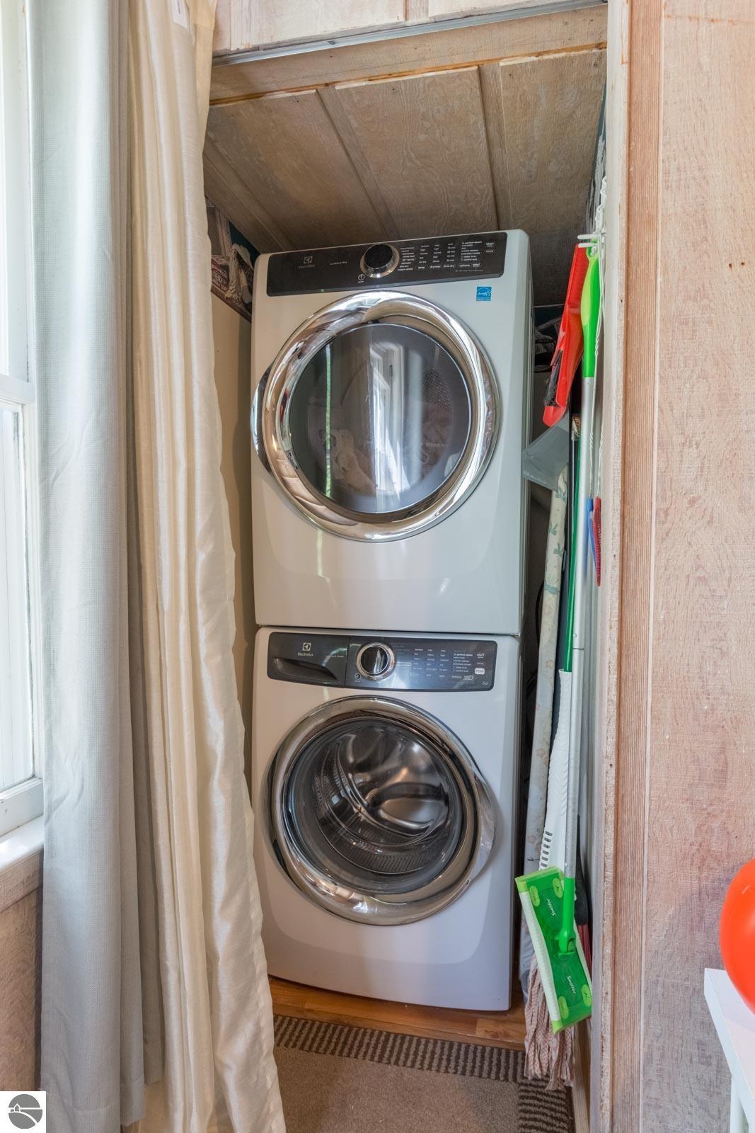 530 E Harbor Highway