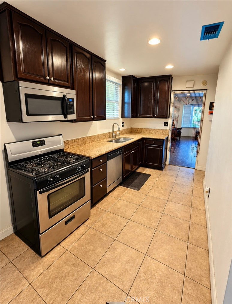 542 W Ada