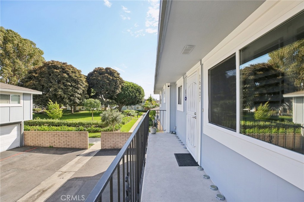 16407 De Anza