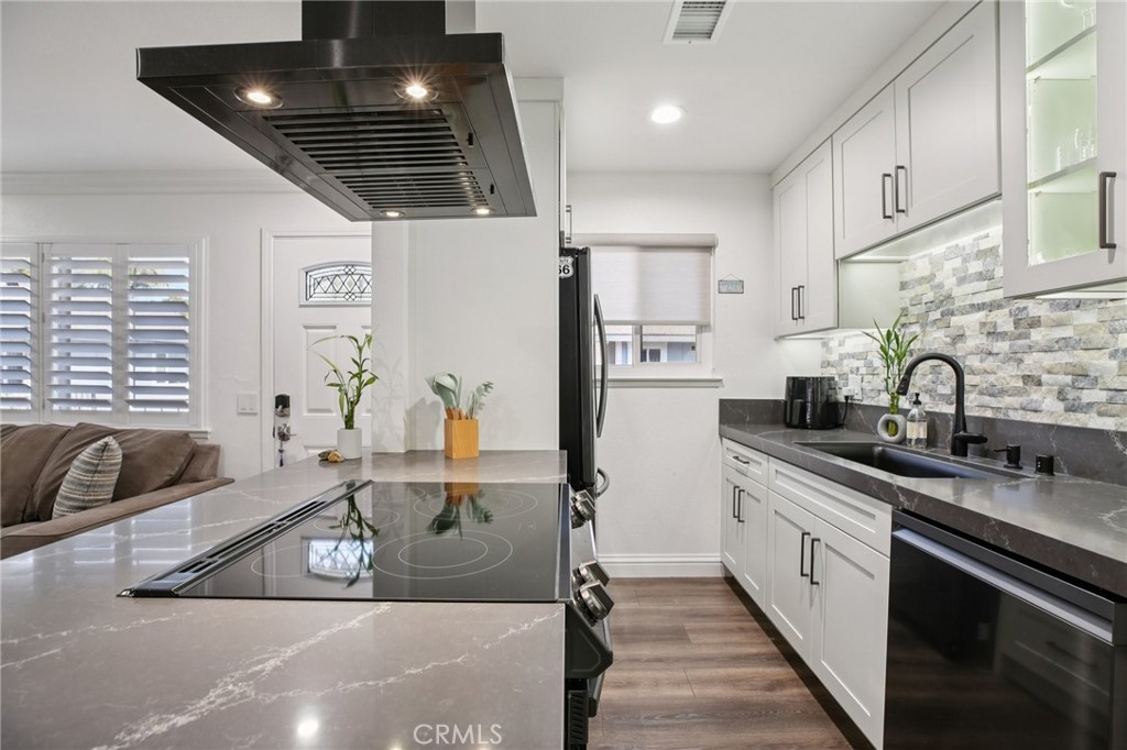 16407 De Anza