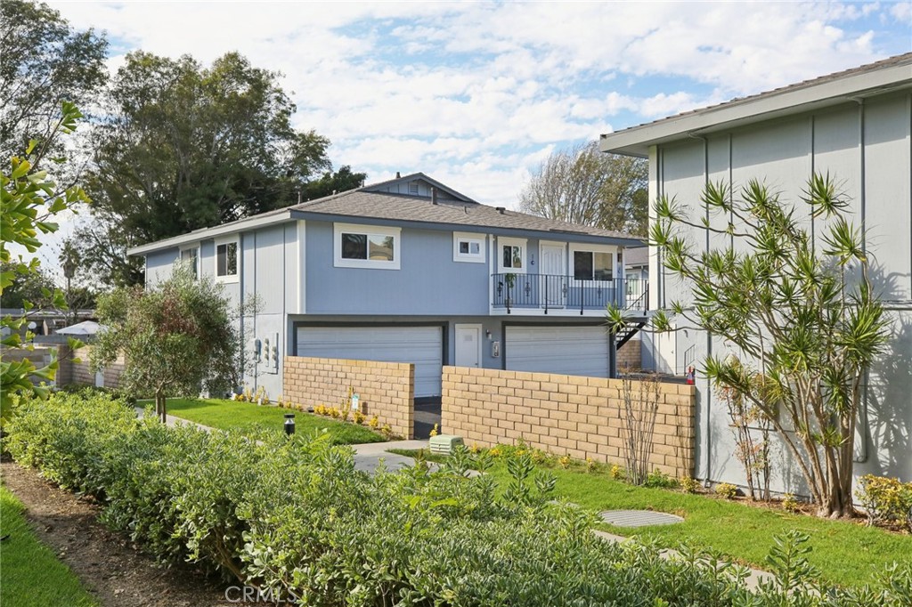16407 De Anza