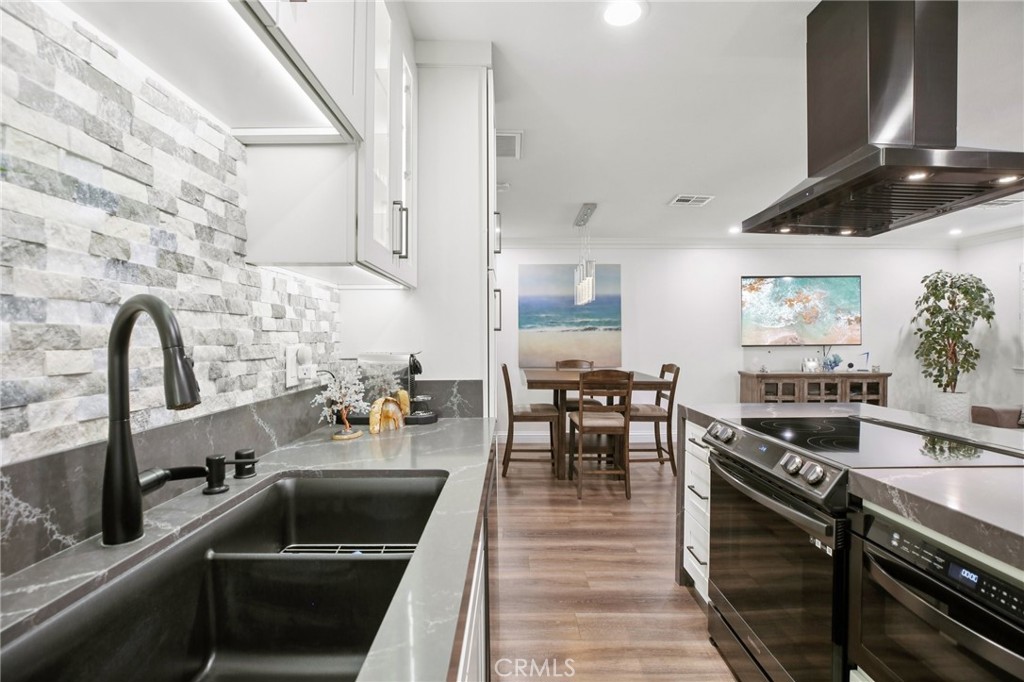 16407 De Anza
