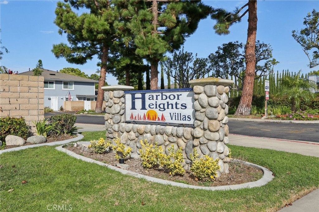 16407 De Anza
