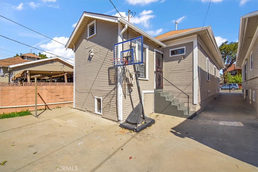 2116 Manitou Avenue
