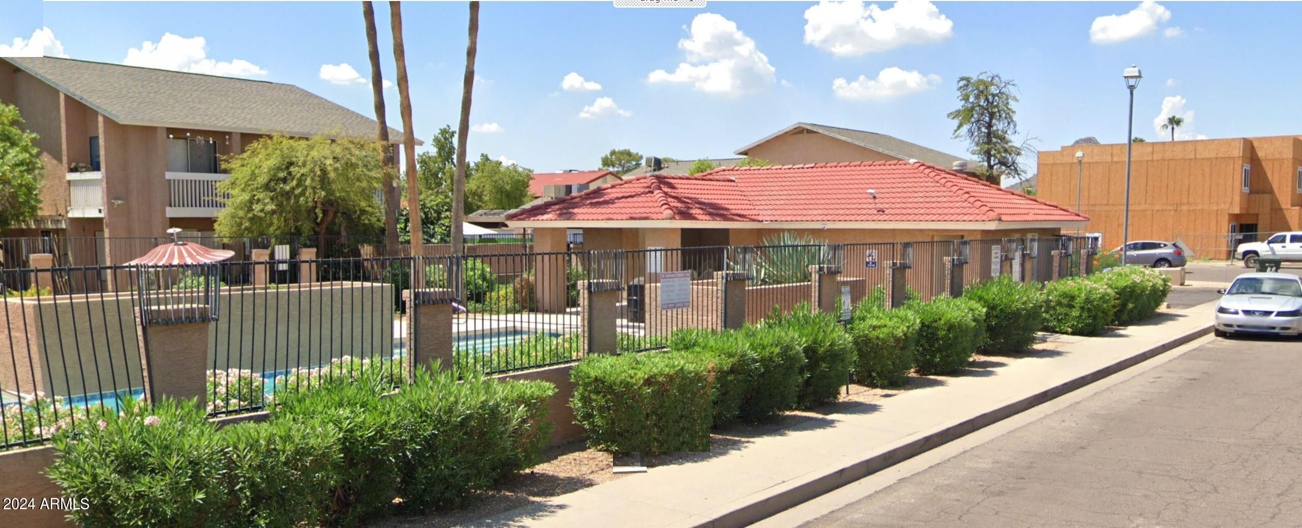 2845 E TRACY Lane, 4