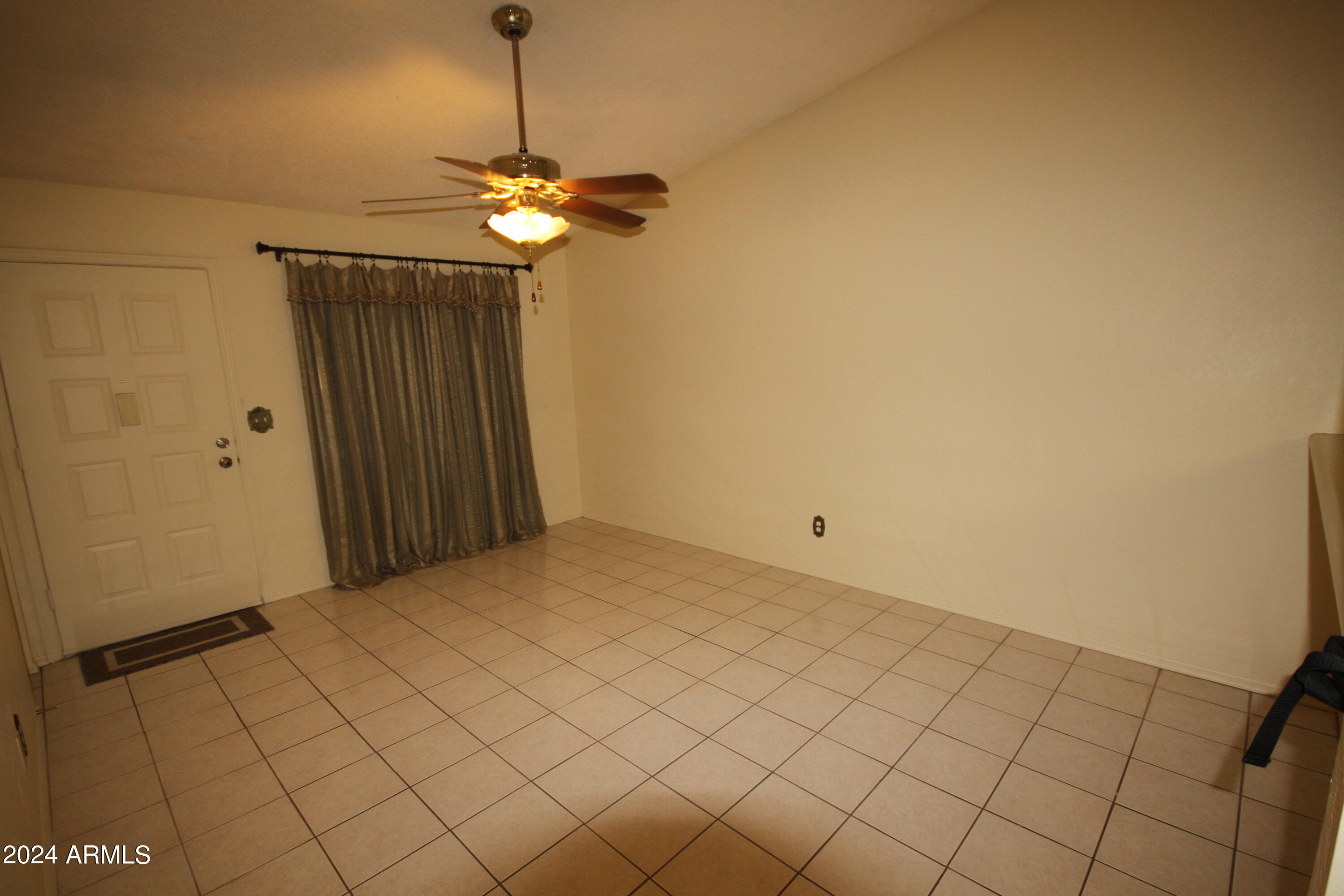 2845 E TRACY Lane, 4