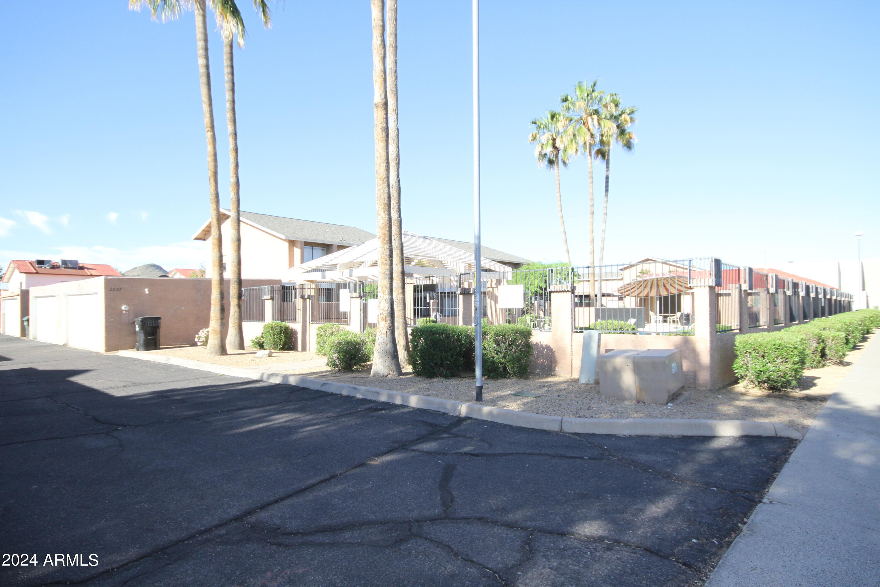 2845 E TRACY Lane, 4