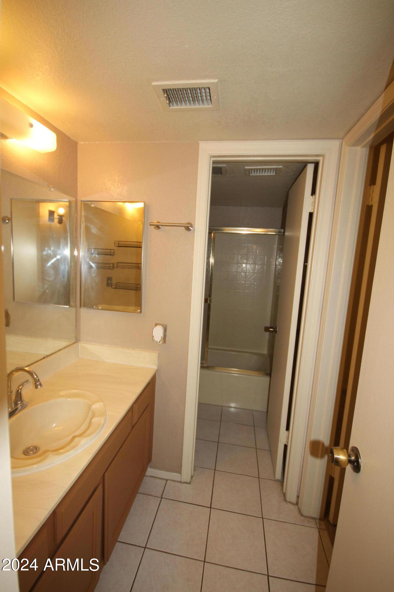 2845 E TRACY Lane, 4