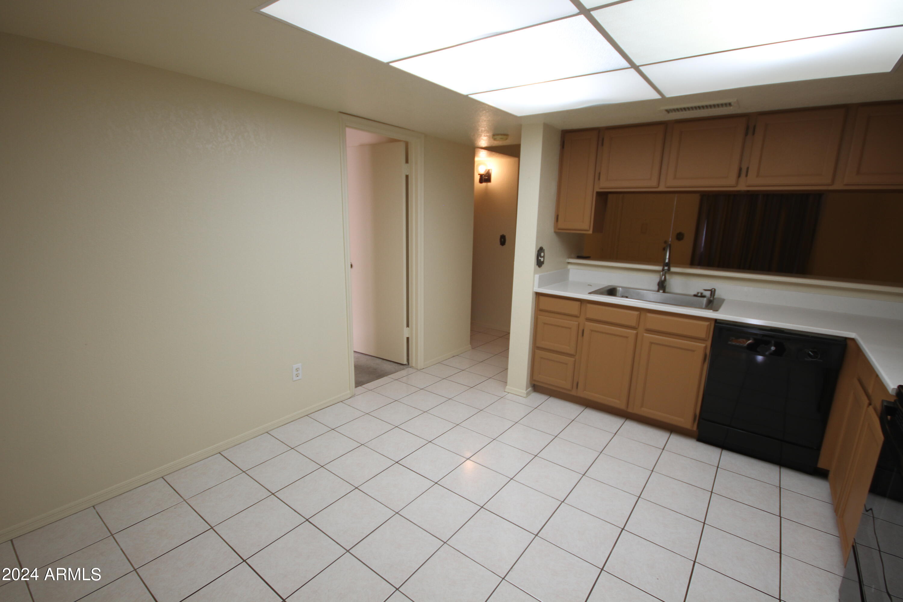 2845 E TRACY Lane, 4