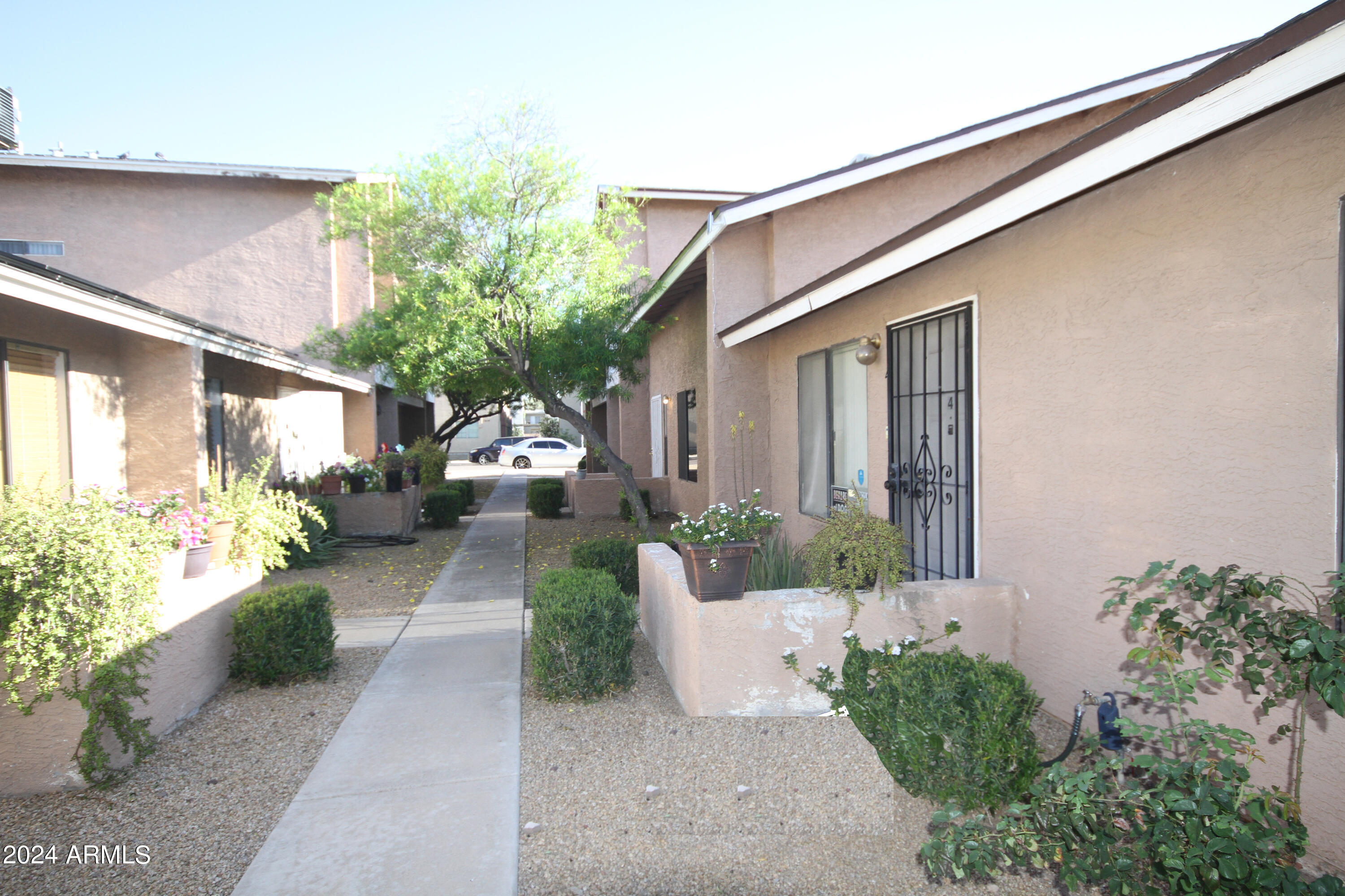 2845 E TRACY Lane, 4