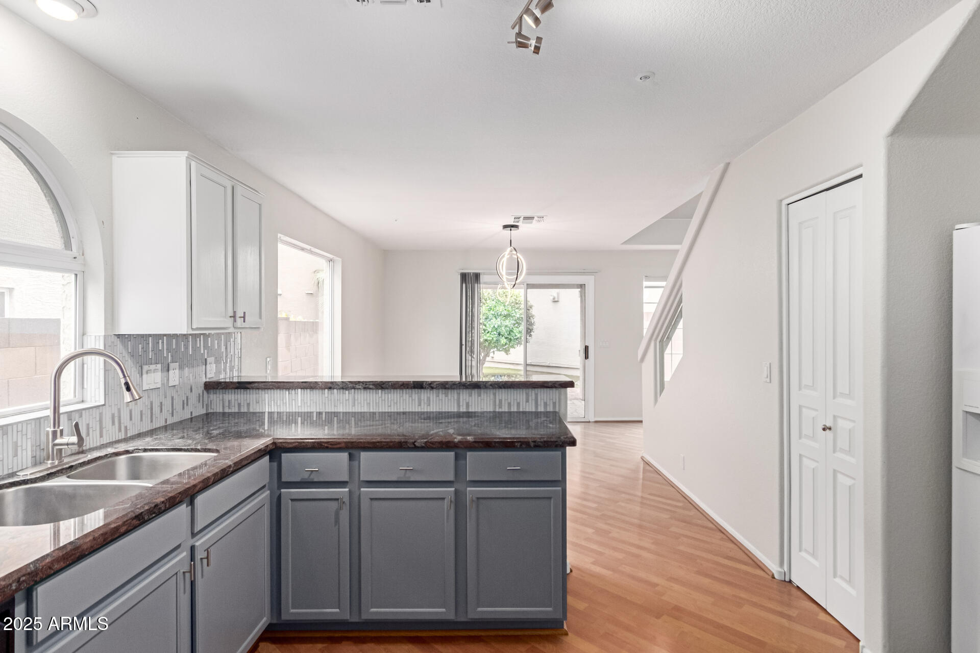 15550 N FRANK LLOYD WRIGHT Boulevard, 1037