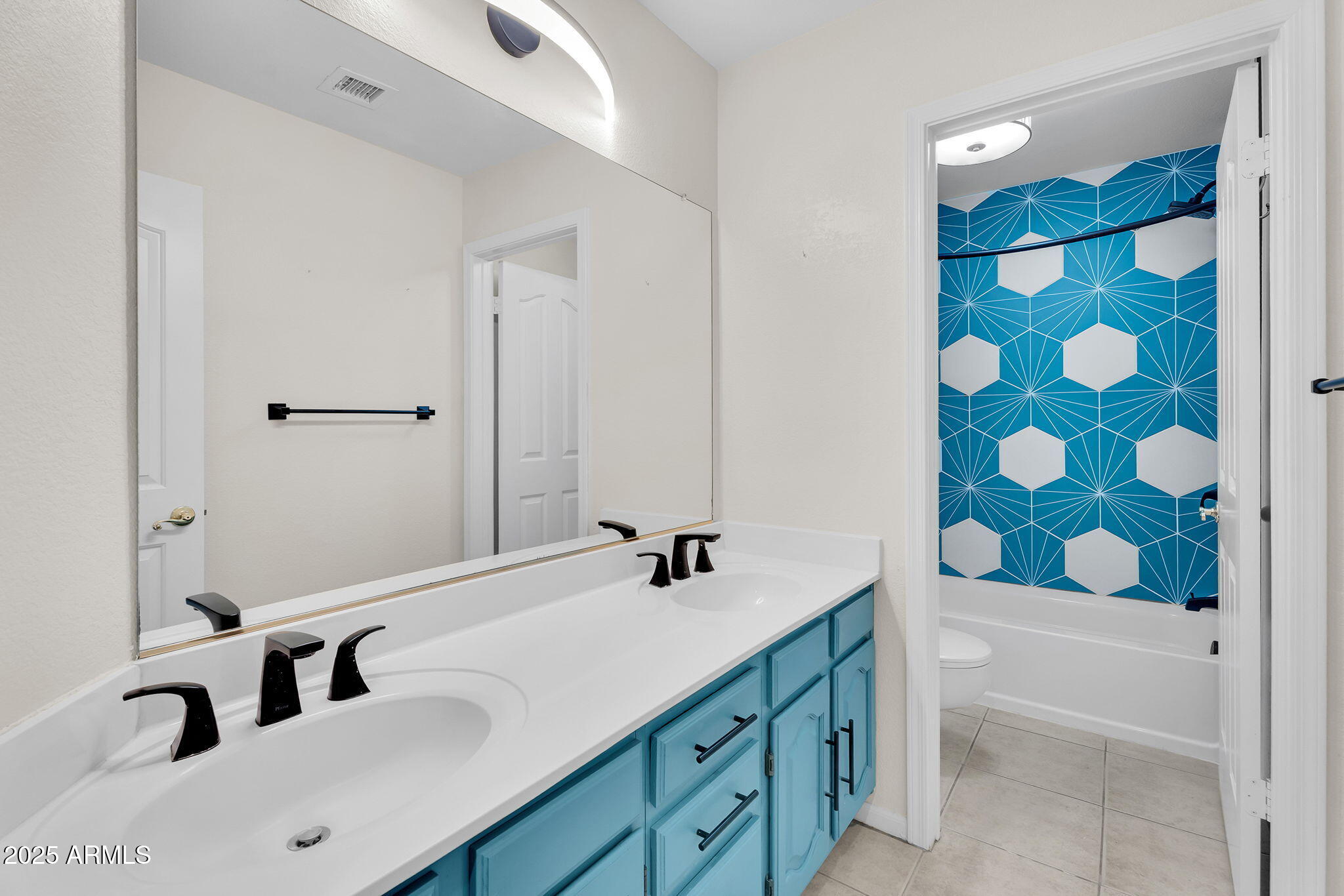 3230 S AMBROSIA Drive, Chandler