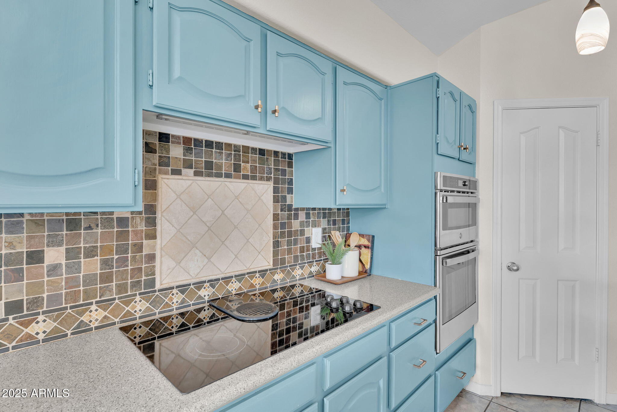 3230 S AMBROSIA Drive, Chandler