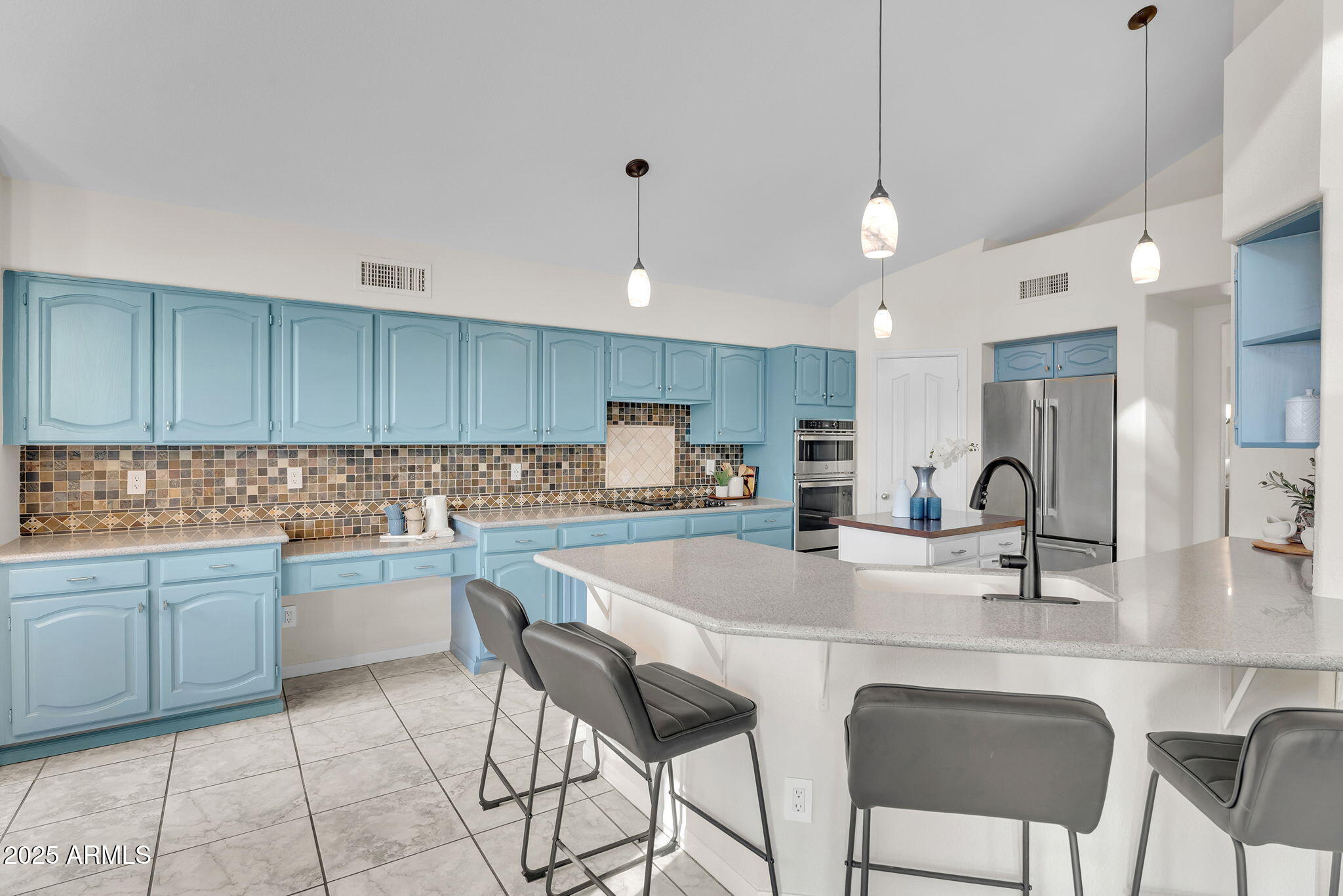 3230 S AMBROSIA Drive, Chandler