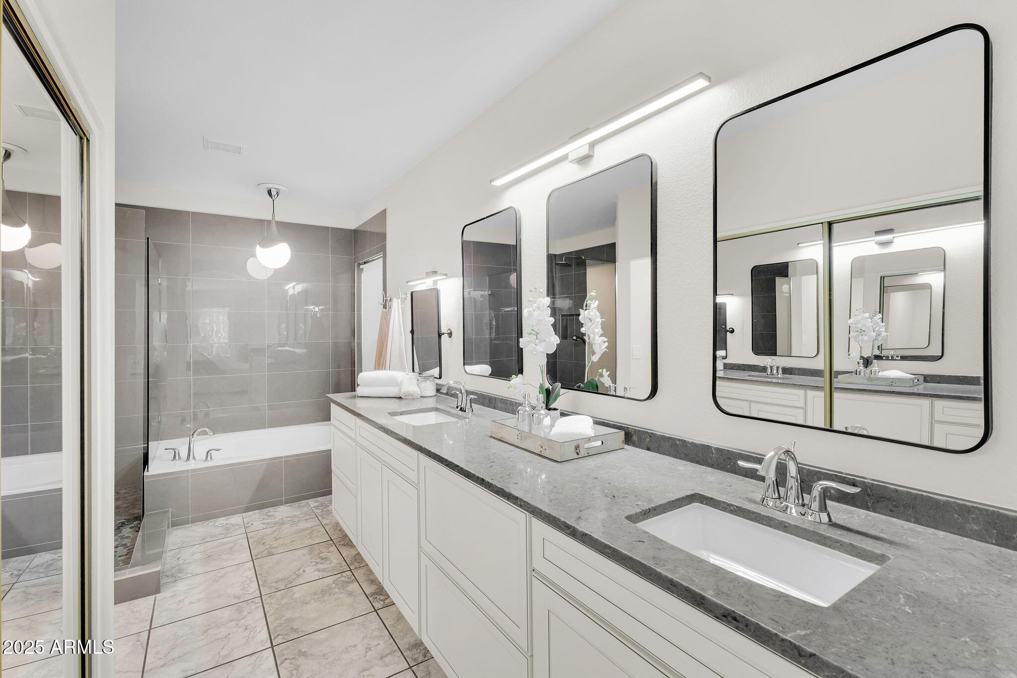 3230 S AMBROSIA Drive, Chandler