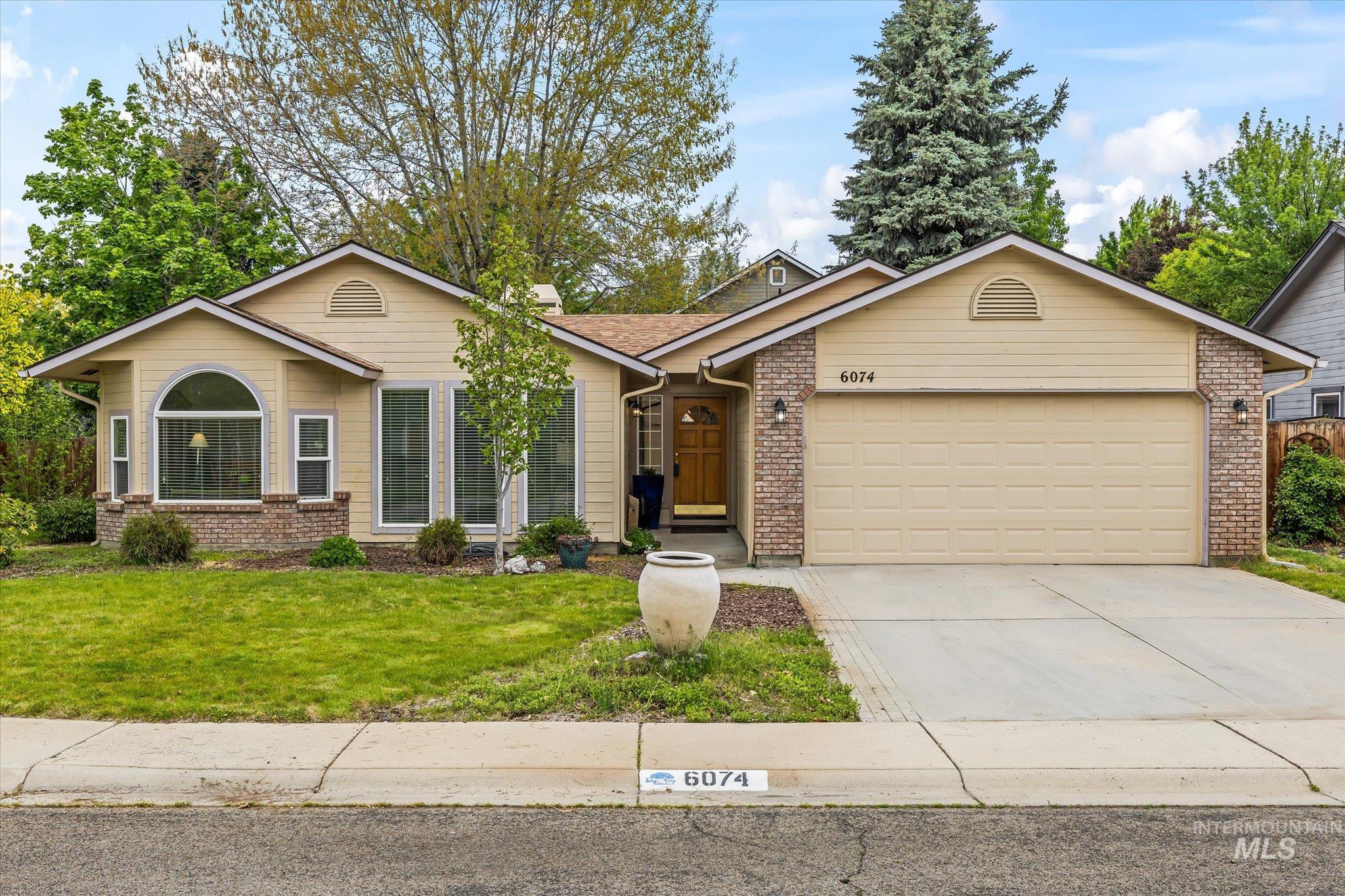6074 N Drake Way