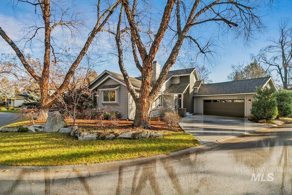 2069 S White Pine Ln.