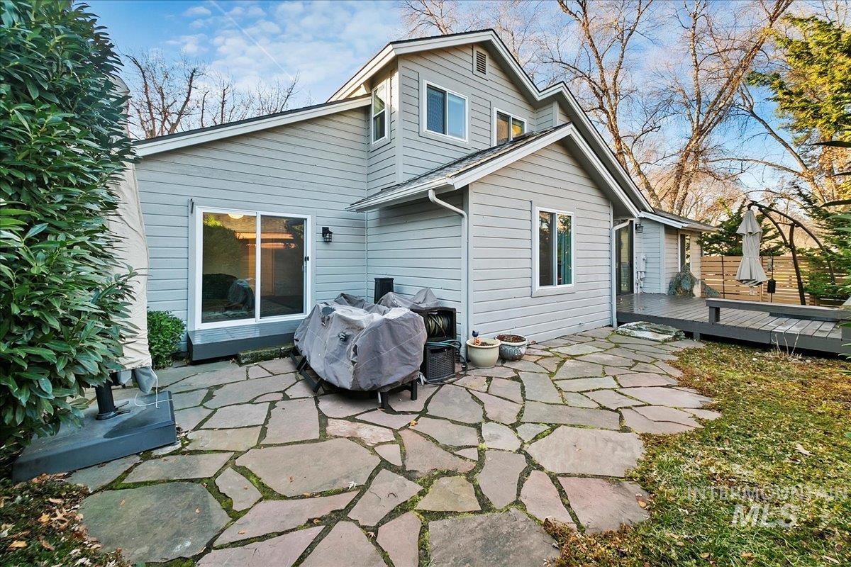 2069 S White Pine Ln.