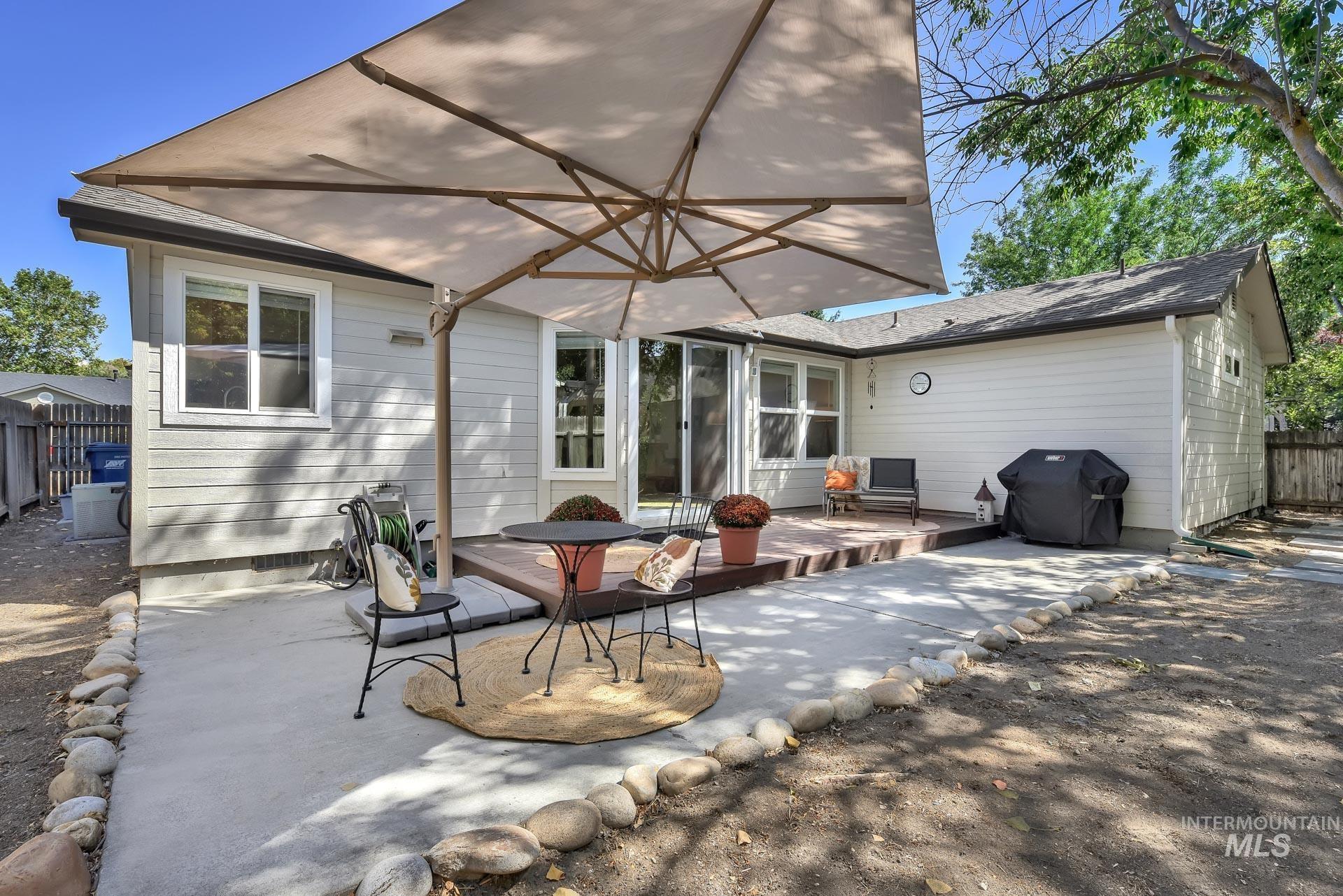 4745 N Cengotita Ave