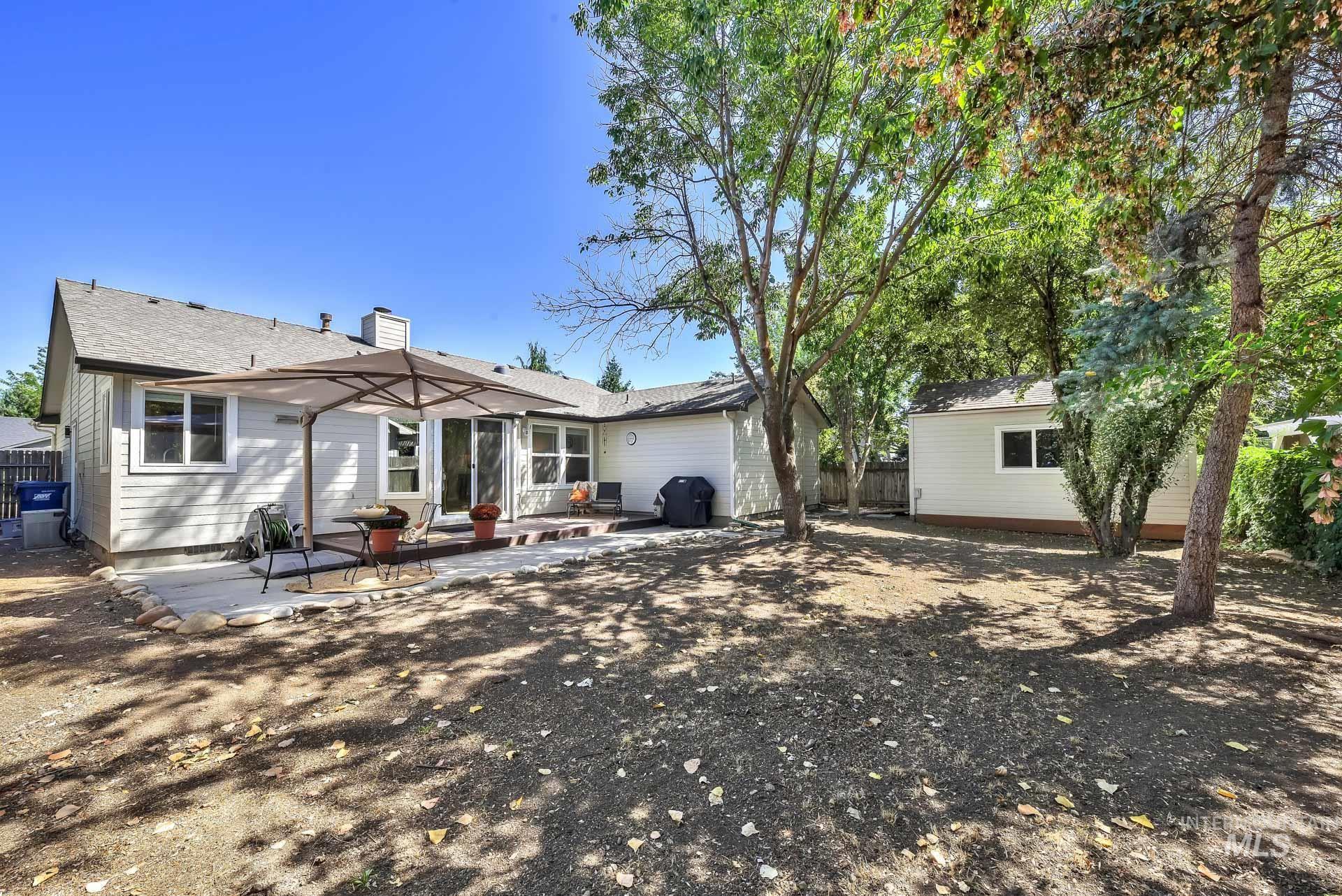 4745 N Cengotita Ave
