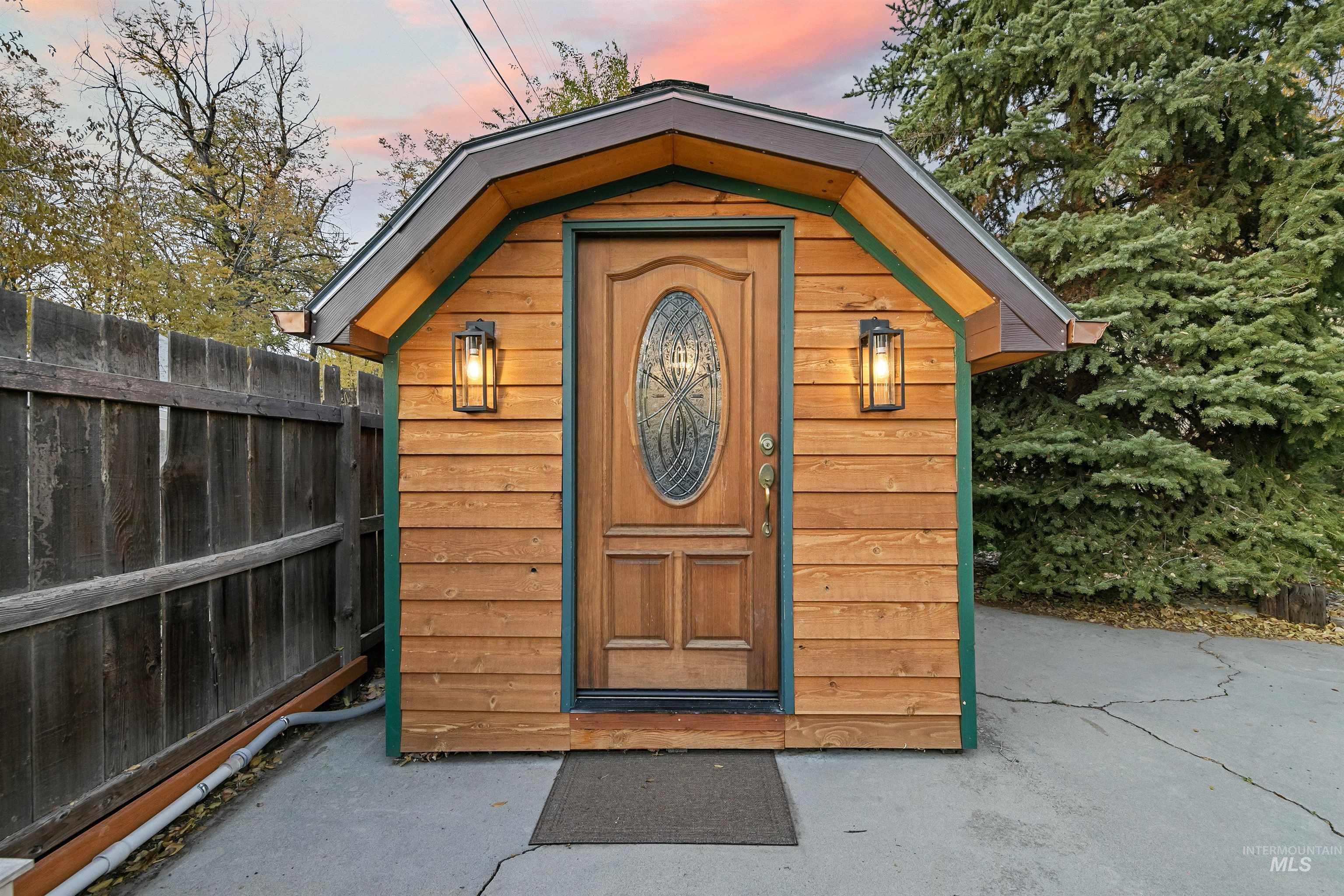 424 W Sherman Street