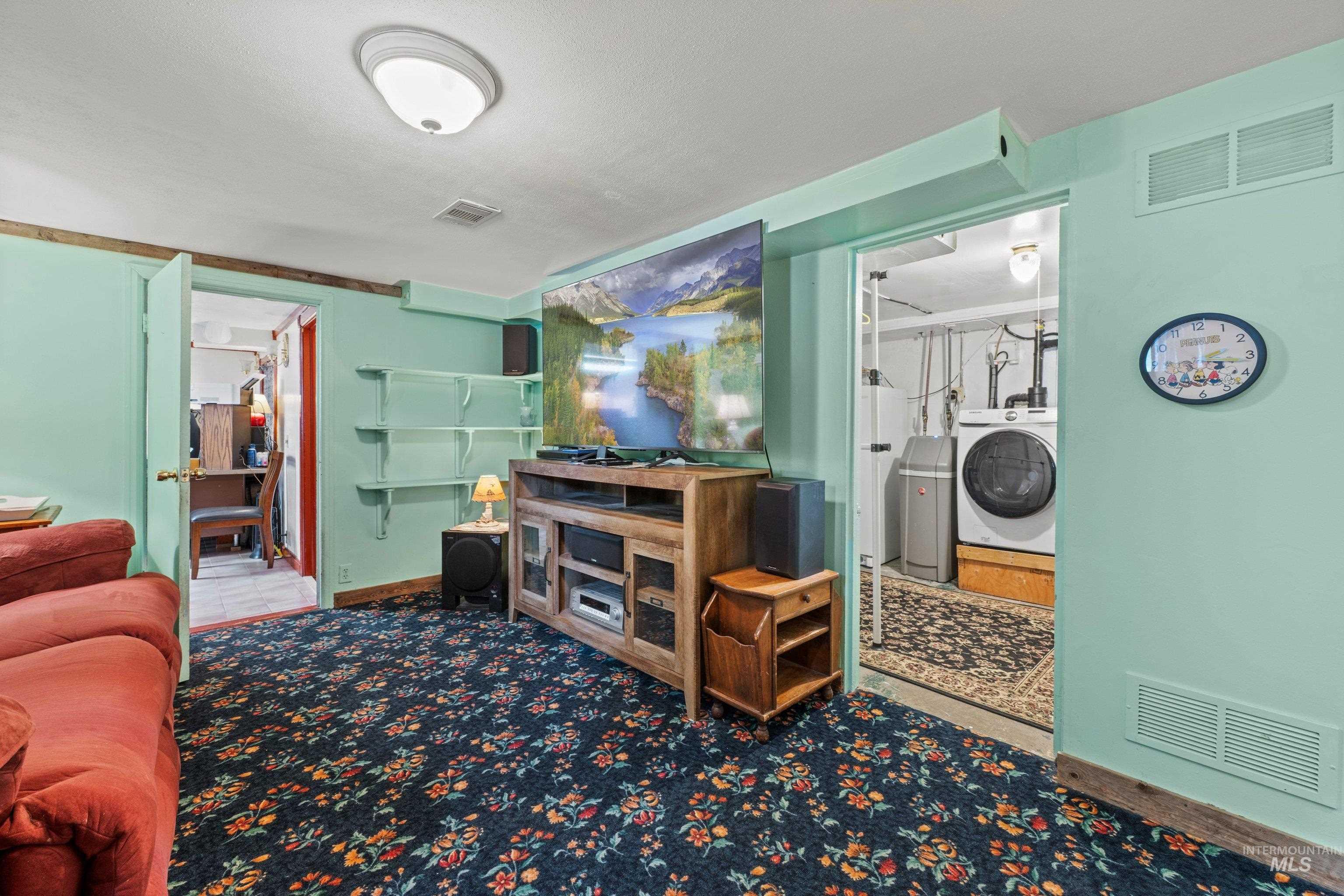 105 N Vinson St