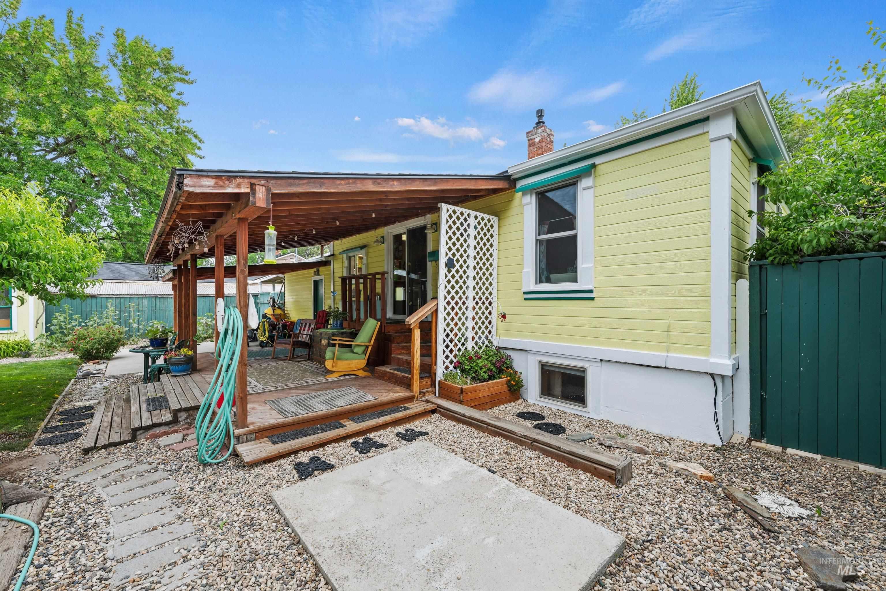 105 N Vinson St