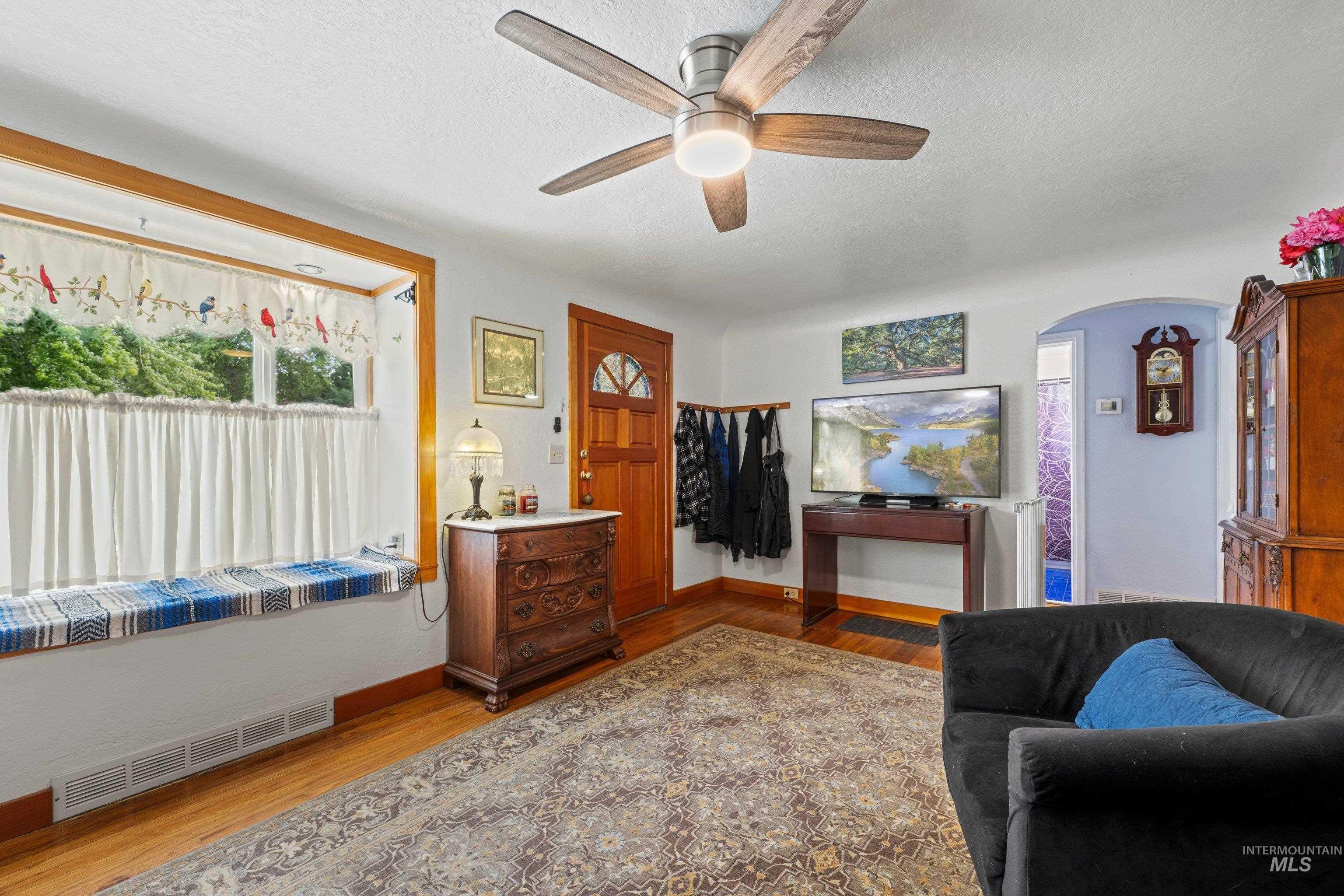 105 N Vinson St