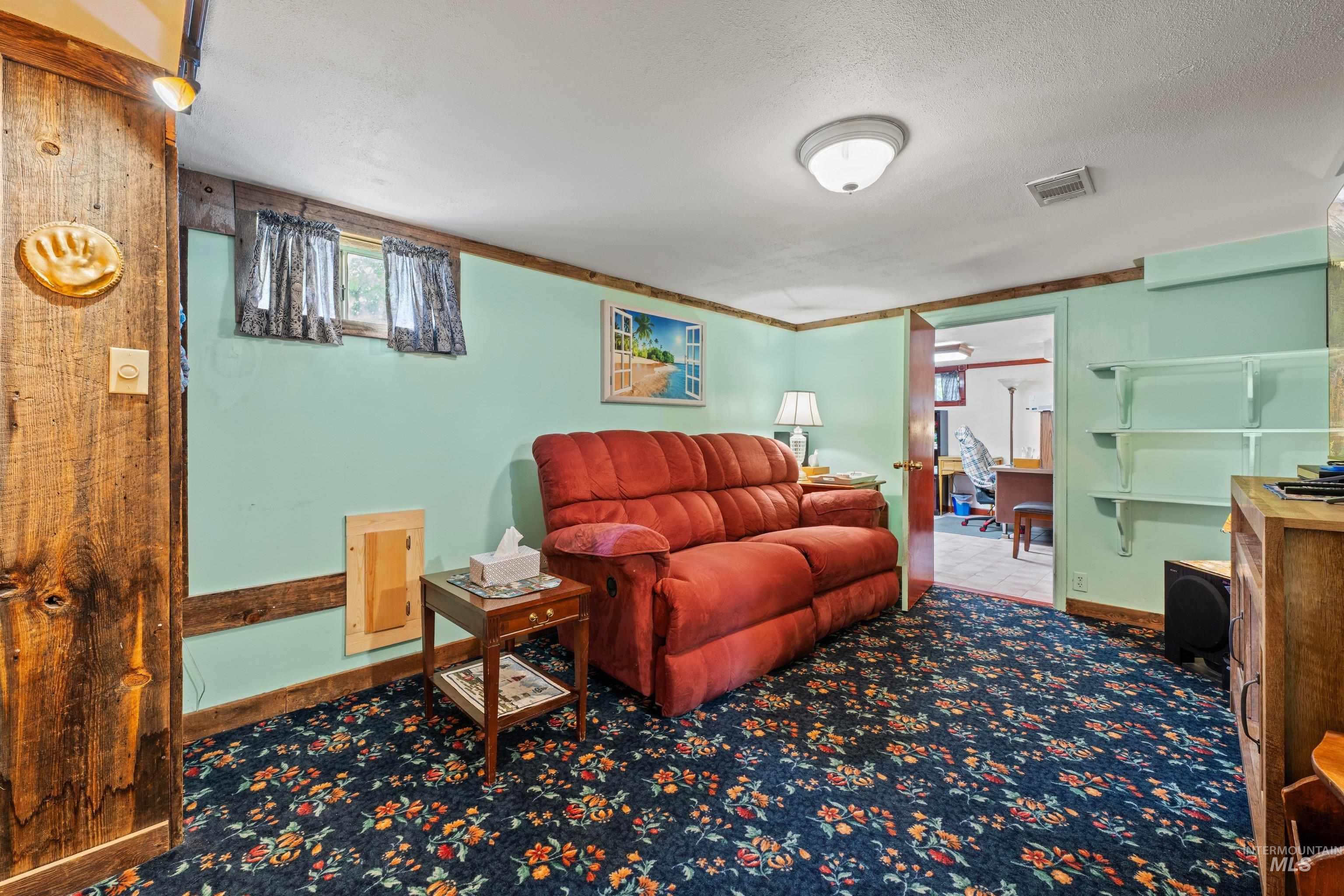 105 N Vinson St