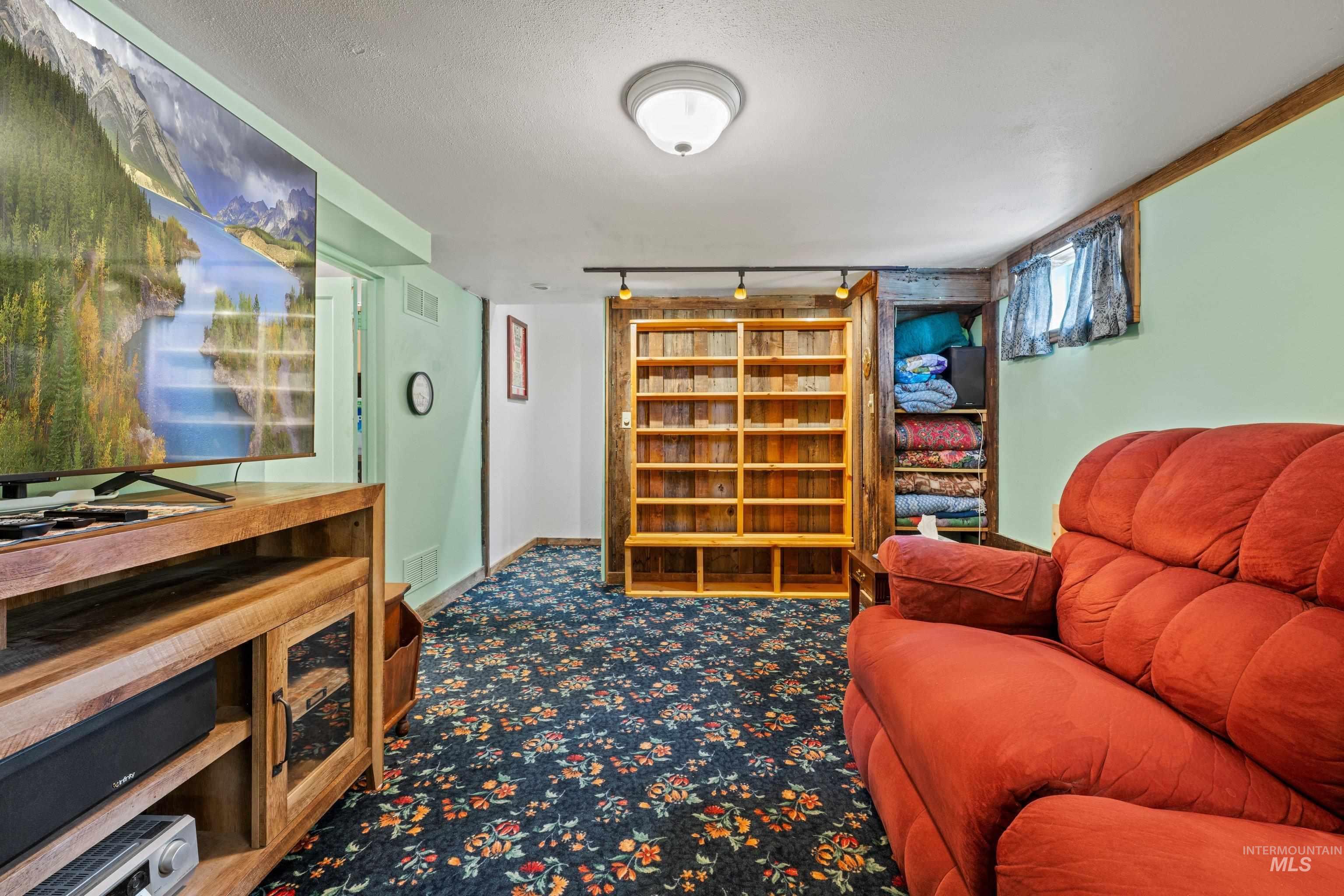 105 N Vinson St
