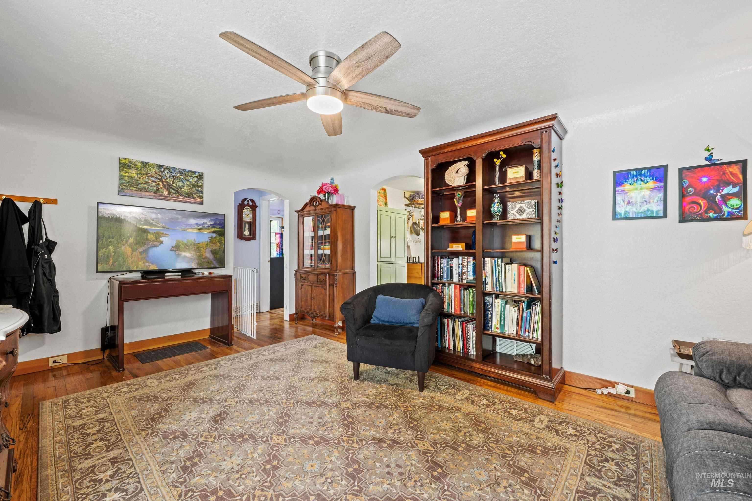 105 N Vinson St
