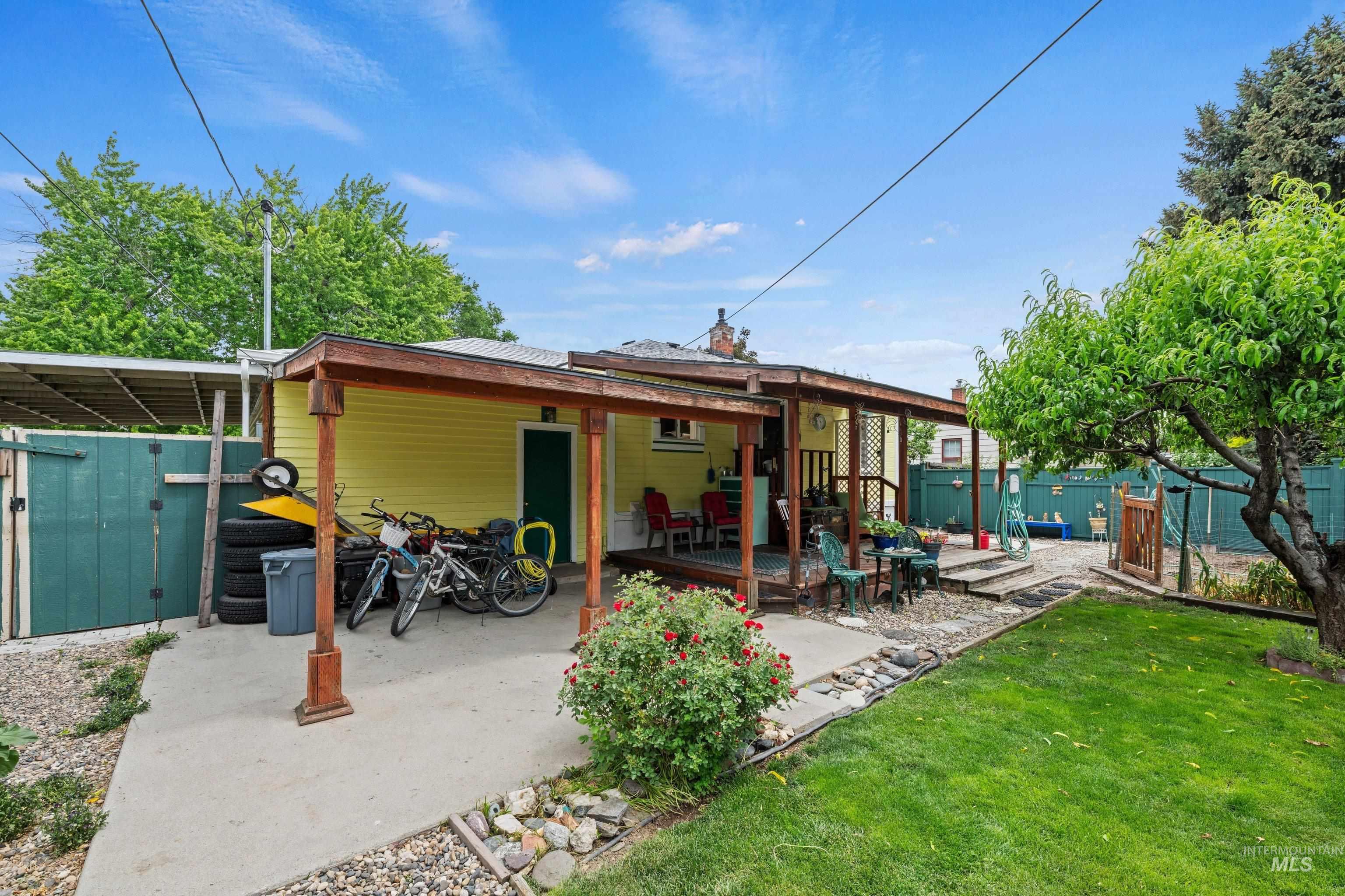 105 N Vinson St