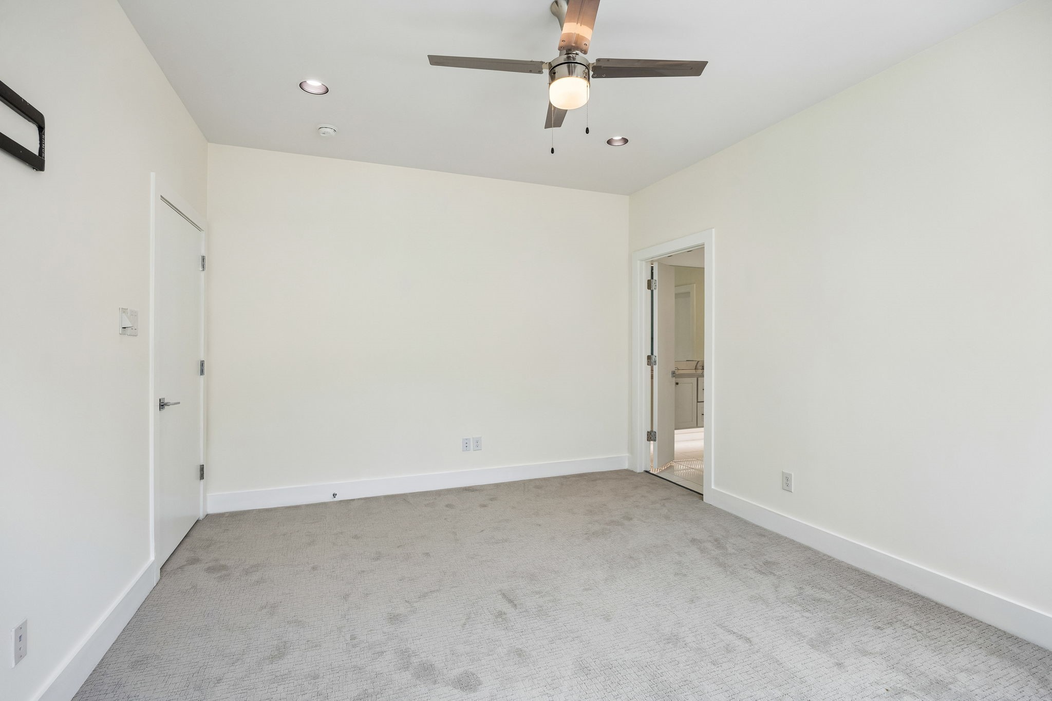 1851 Summit Avenue 4